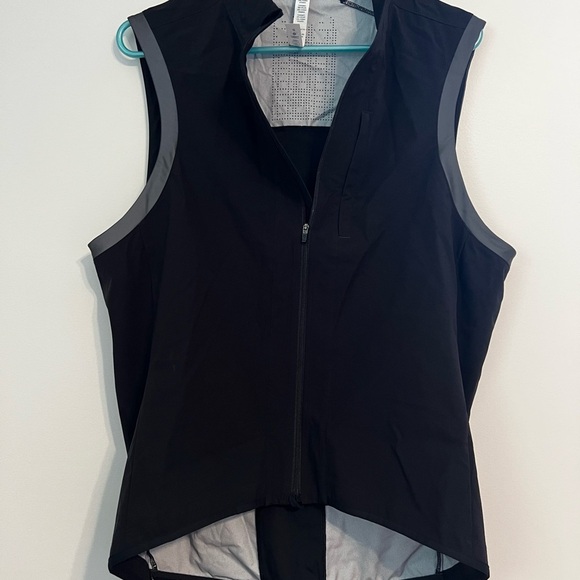 Lululemon Athletica Black and Gray Vest L - Picture 1 of 4